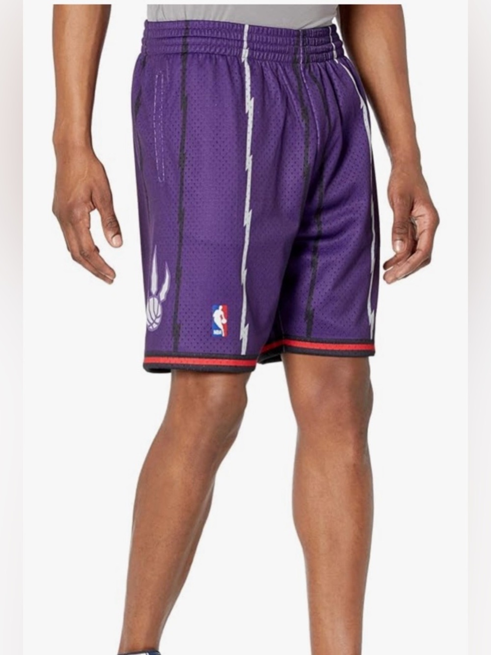 Mitchell & Ness NBA AUTHENTIC
1998-99 Toronto Shorts 
Men’s size M
